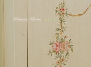 Armadietto stipetto 2 ante in legno laccato con decori stile classico